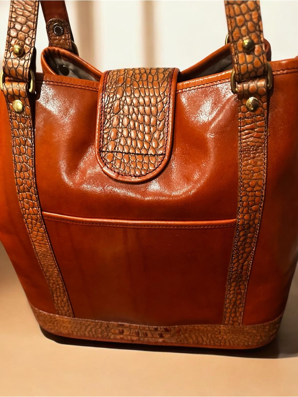 Brahmin Cognac Brown Leather Shoulder Bag with Croc-Emboss Trim - Picture 2 of 6
